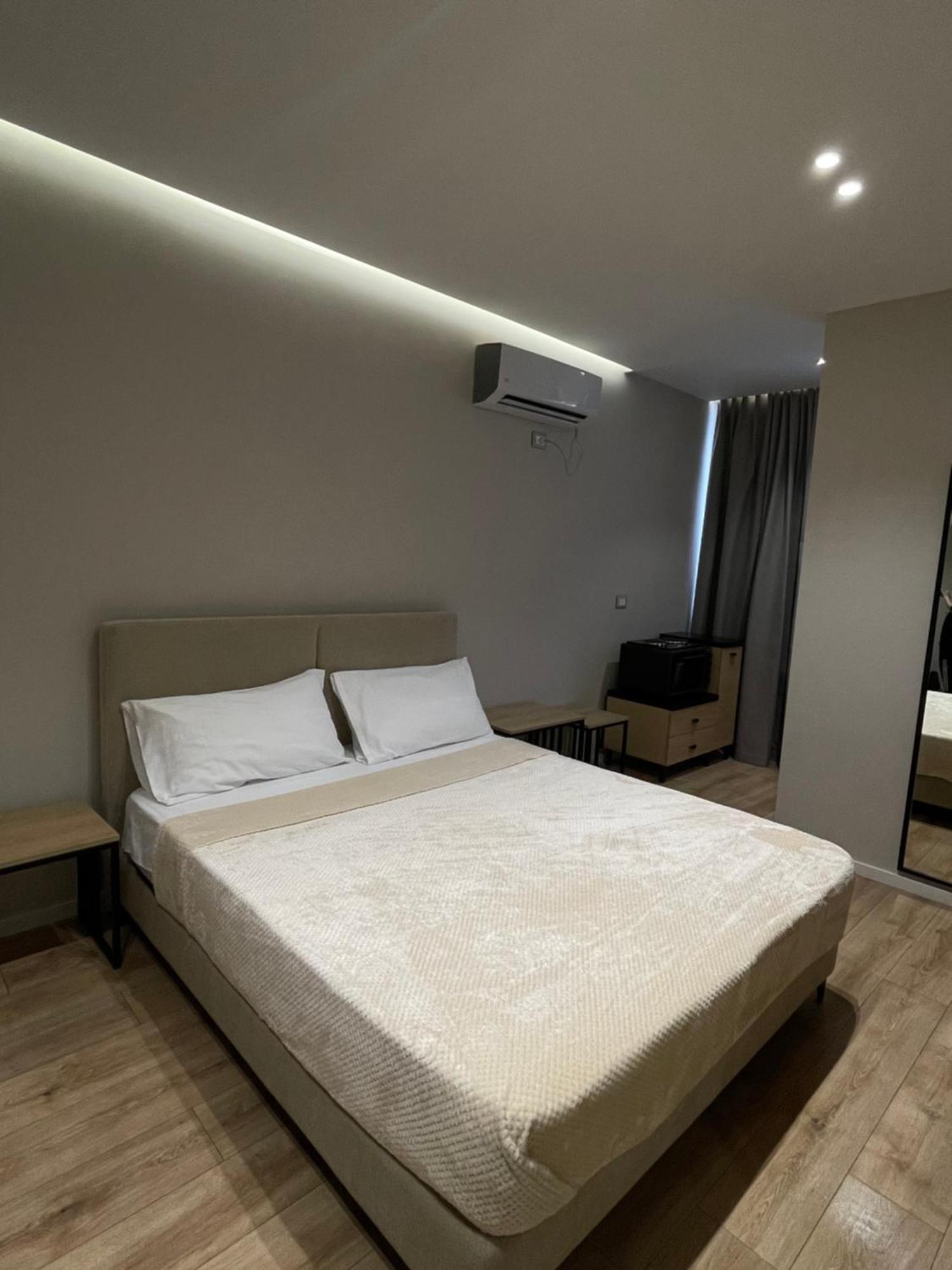 Amazon 8 Guesthouse Tirana Exterior photo